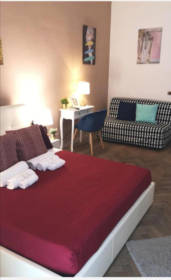 Domus Luigi Leone Bed & Breakfast Napoli Bagian luar foto
