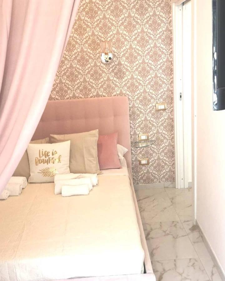 Domus Luigi Leone Bed & Breakfast Napoli Bagian luar foto