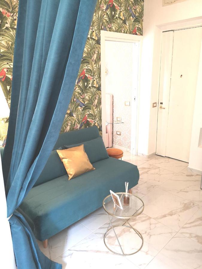 Domus Luigi Leone Bed & Breakfast Napoli Bagian luar foto