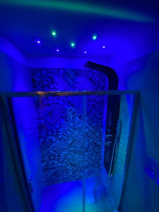 Domus Luigi Leone Bed & Breakfast Napoli Bagian luar foto