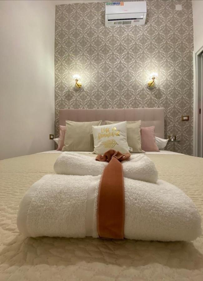 Domus Luigi Leone Bed & Breakfast Napoli Bagian luar foto