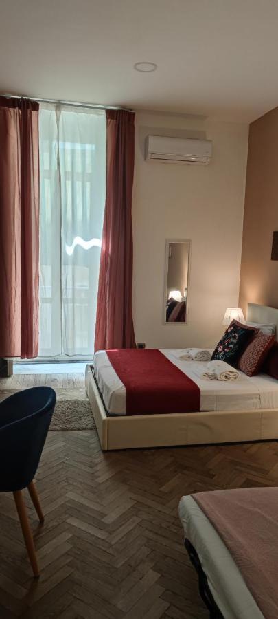 Domus Luigi Leone Bed & Breakfast Napoli Bagian luar foto