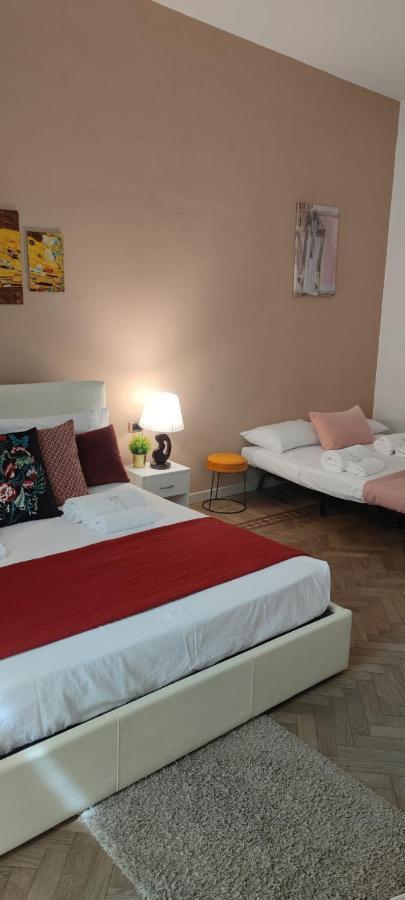 Domus Luigi Leone Bed & Breakfast Napoli Bagian luar foto