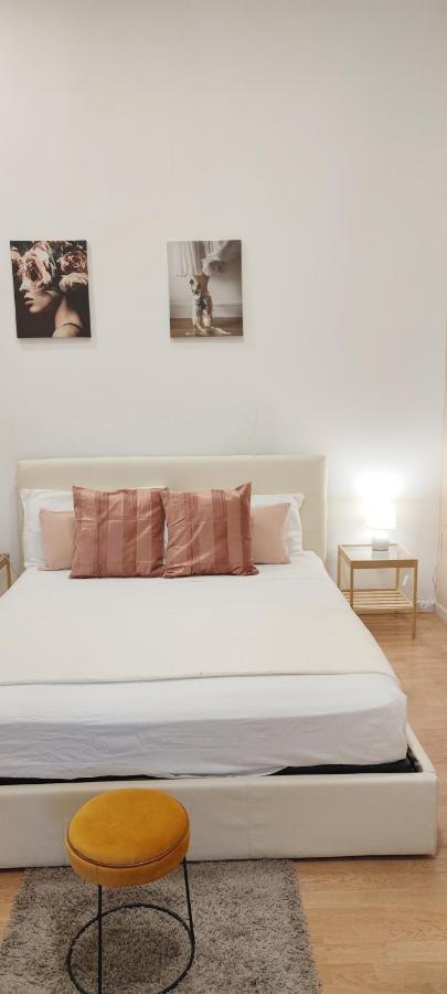 Domus Luigi Leone Bed & Breakfast Napoli Bagian luar foto