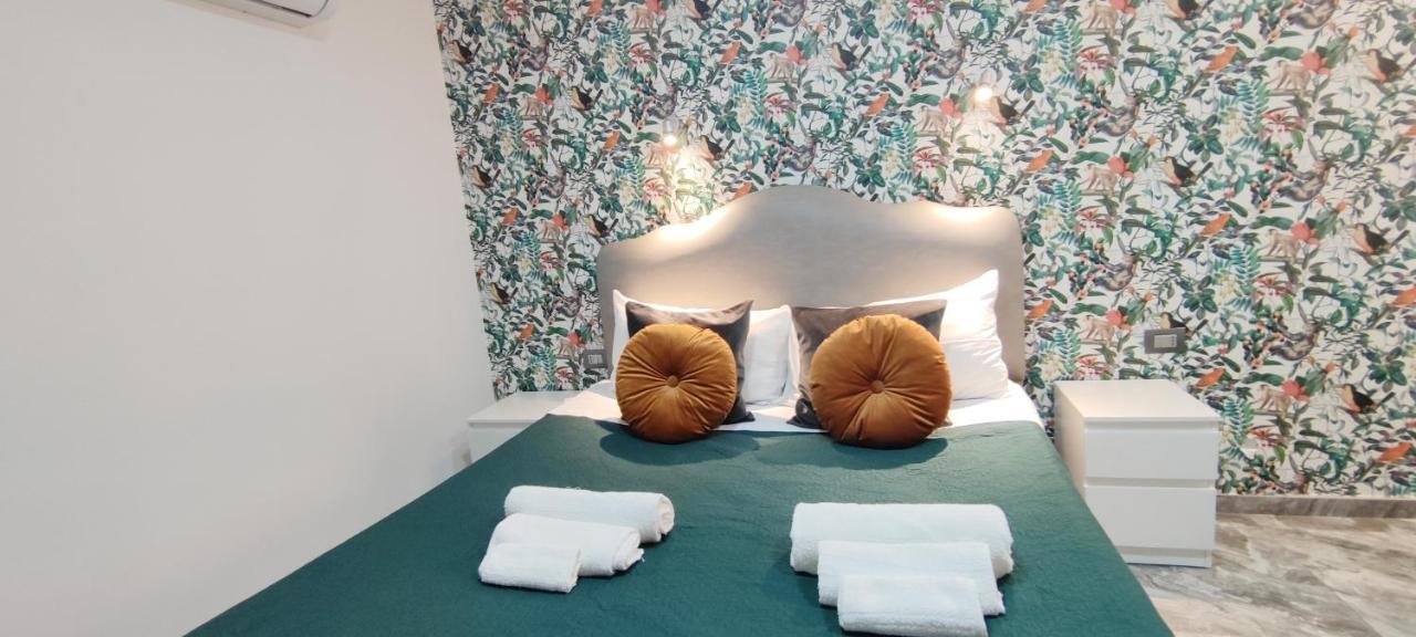 Domus Luigi Leone Bed & Breakfast Napoli Bagian luar foto