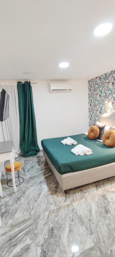 Domus Luigi Leone Bed & Breakfast Napoli Bagian luar foto