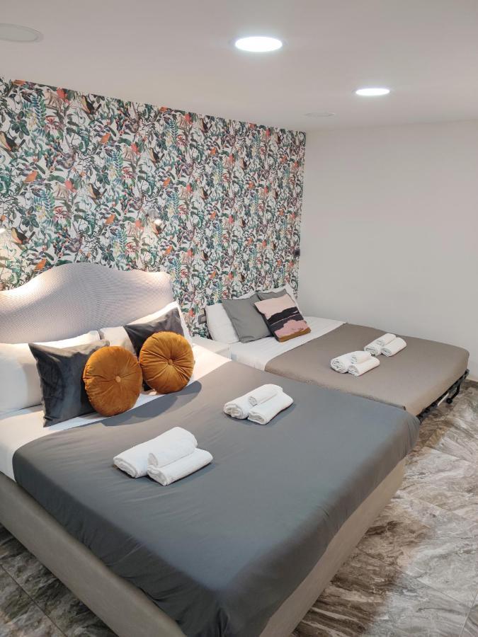 Domus Luigi Leone Bed & Breakfast Napoli Bagian luar foto