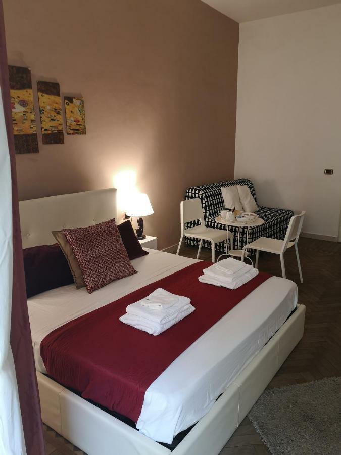 Domus Luigi Leone Bed & Breakfast Napoli Bagian luar foto