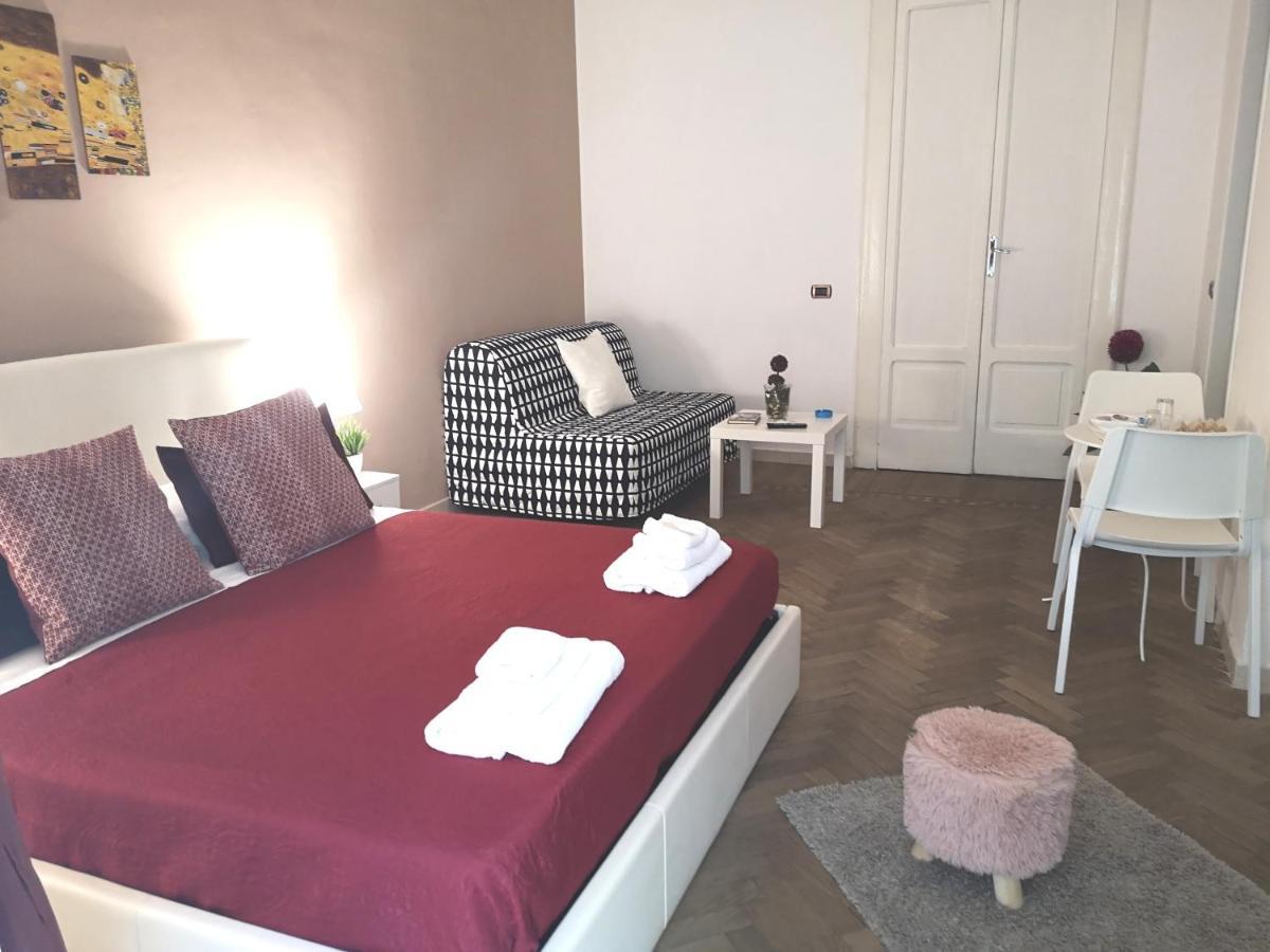 Domus Luigi Leone Bed & Breakfast Napoli Bagian luar foto
