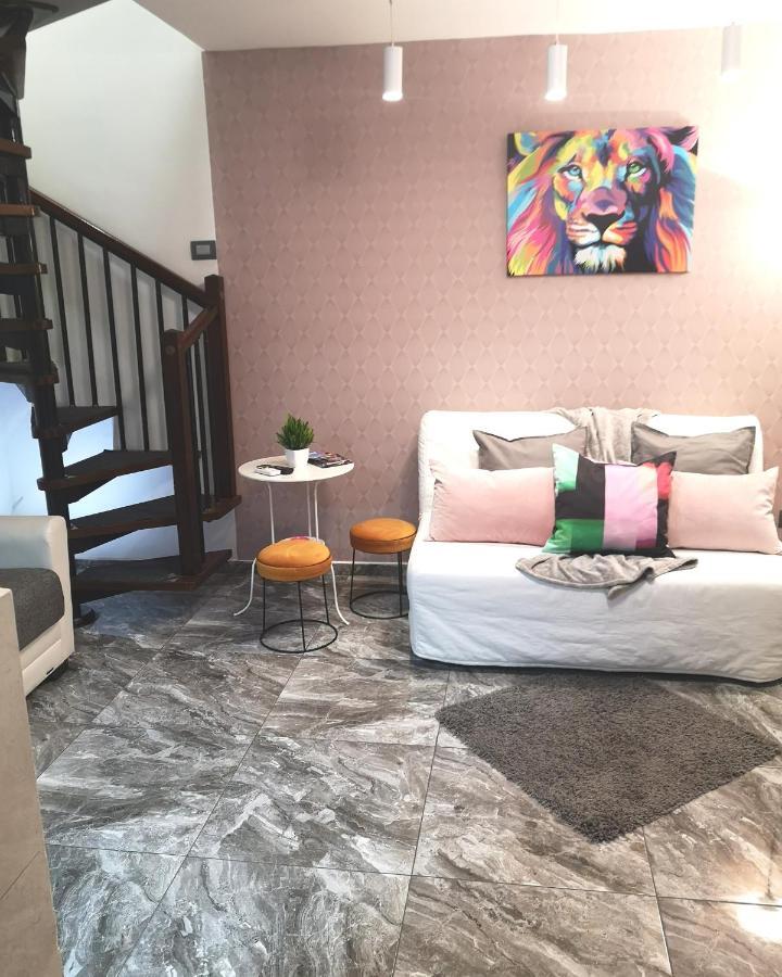 Domus Luigi Leone Bed & Breakfast Napoli Bagian luar foto