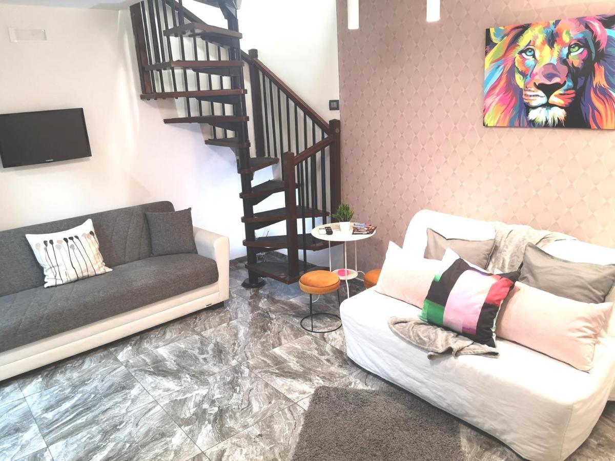 Domus Luigi Leone Bed & Breakfast Napoli Bagian luar foto