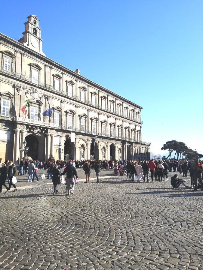 Domus Luigi Leone Bed & Breakfast Napoli Bagian luar foto