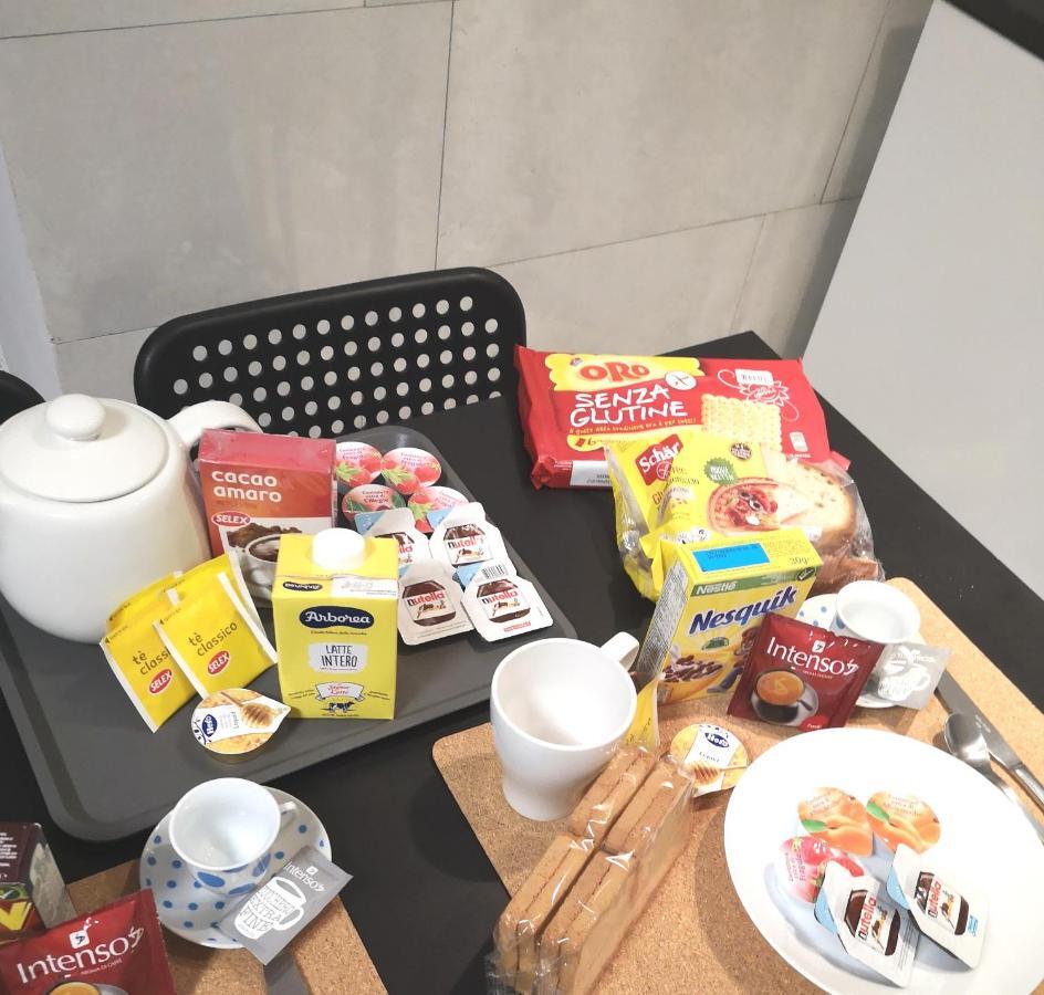 Domus Luigi Leone Bed & Breakfast Napoli Bagian luar foto