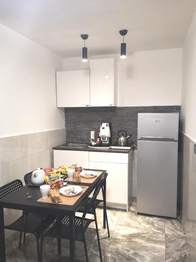 Domus Luigi Leone Bed & Breakfast Napoli Bagian luar foto