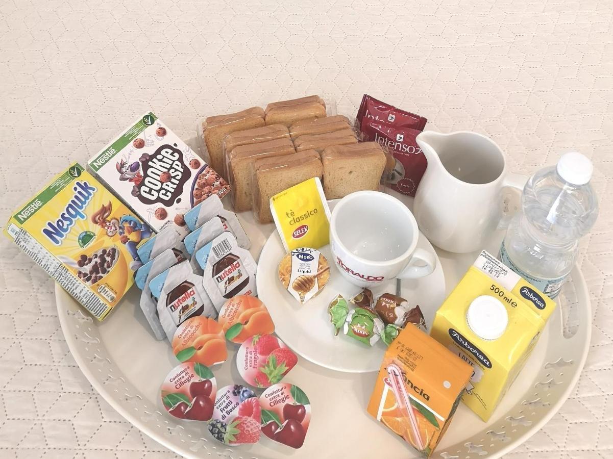 Domus Luigi Leone Bed & Breakfast Napoli Bagian luar foto