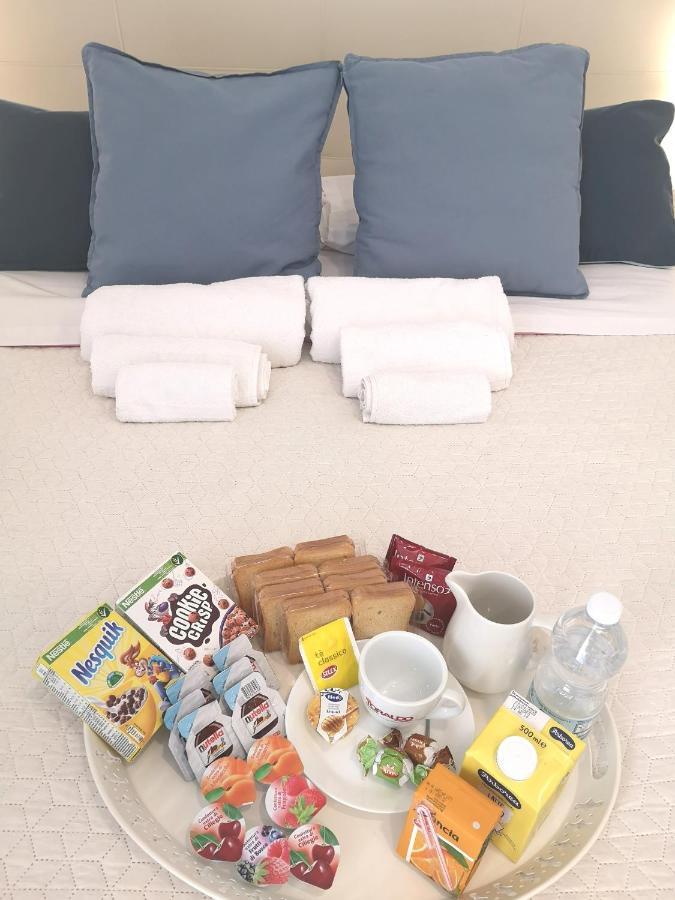 Domus Luigi Leone Bed & Breakfast Napoli Bagian luar foto