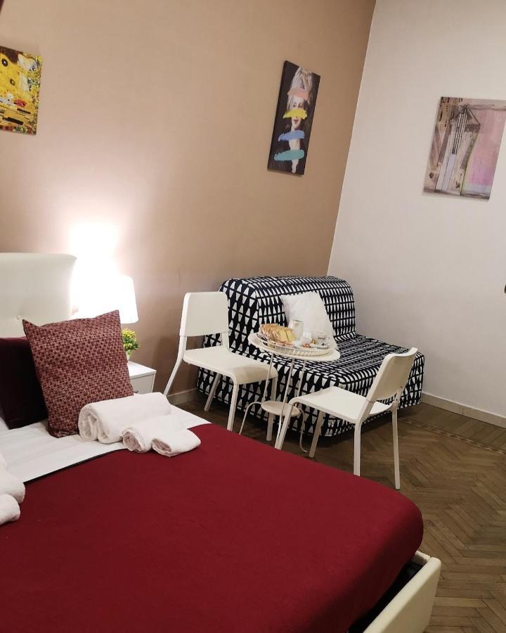 Domus Luigi Leone Bed & Breakfast Napoli Bagian luar foto