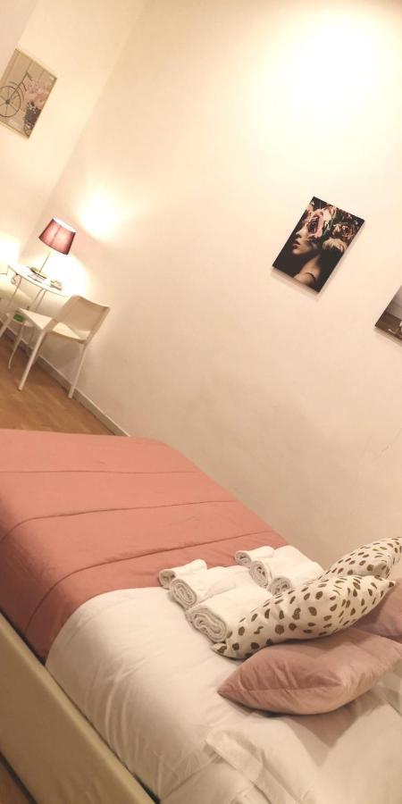 Domus Luigi Leone Bed & Breakfast Napoli Bagian luar foto