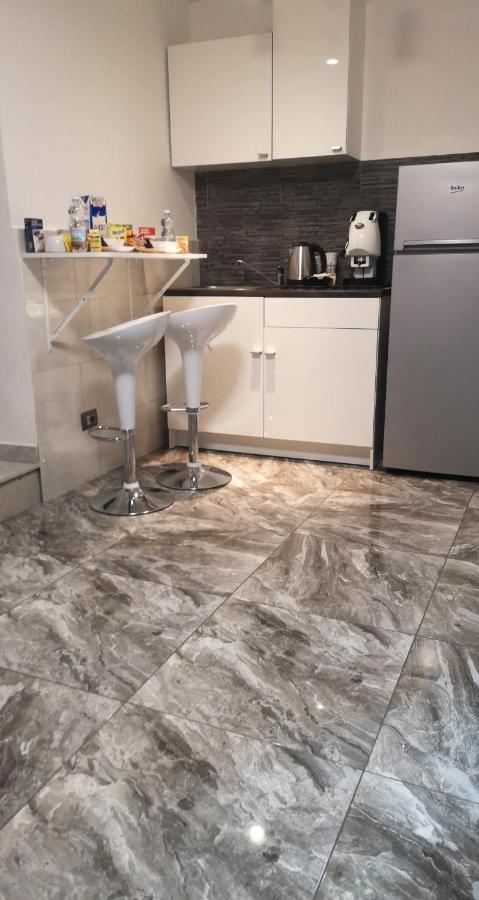 Domus Luigi Leone Bed & Breakfast Napoli Bagian luar foto