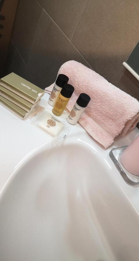 Domus Luigi Leone Bed & Breakfast Napoli Bagian luar foto