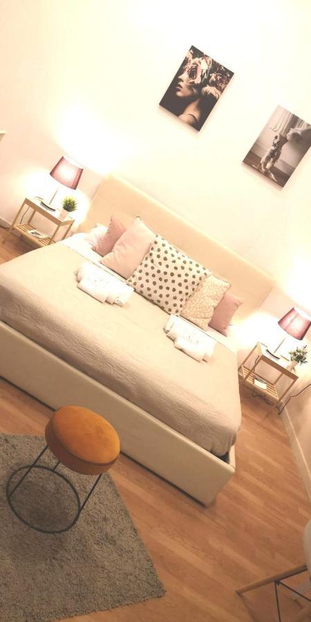 Domus Luigi Leone Bed & Breakfast Napoli Bagian luar foto